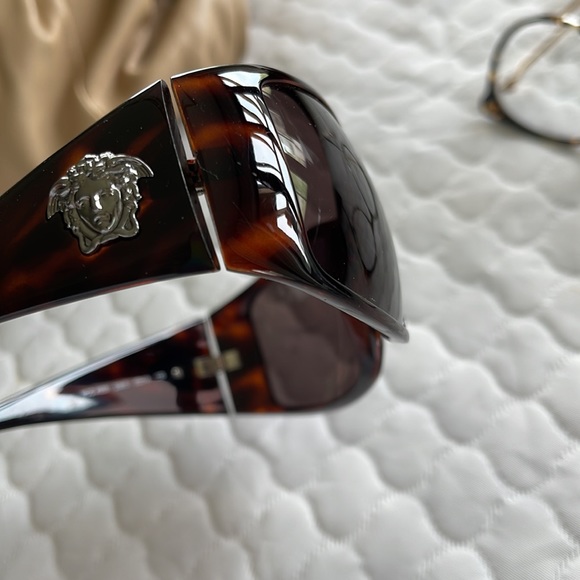 Vintage Versace women’s sunglasses - Picture 6 of 6